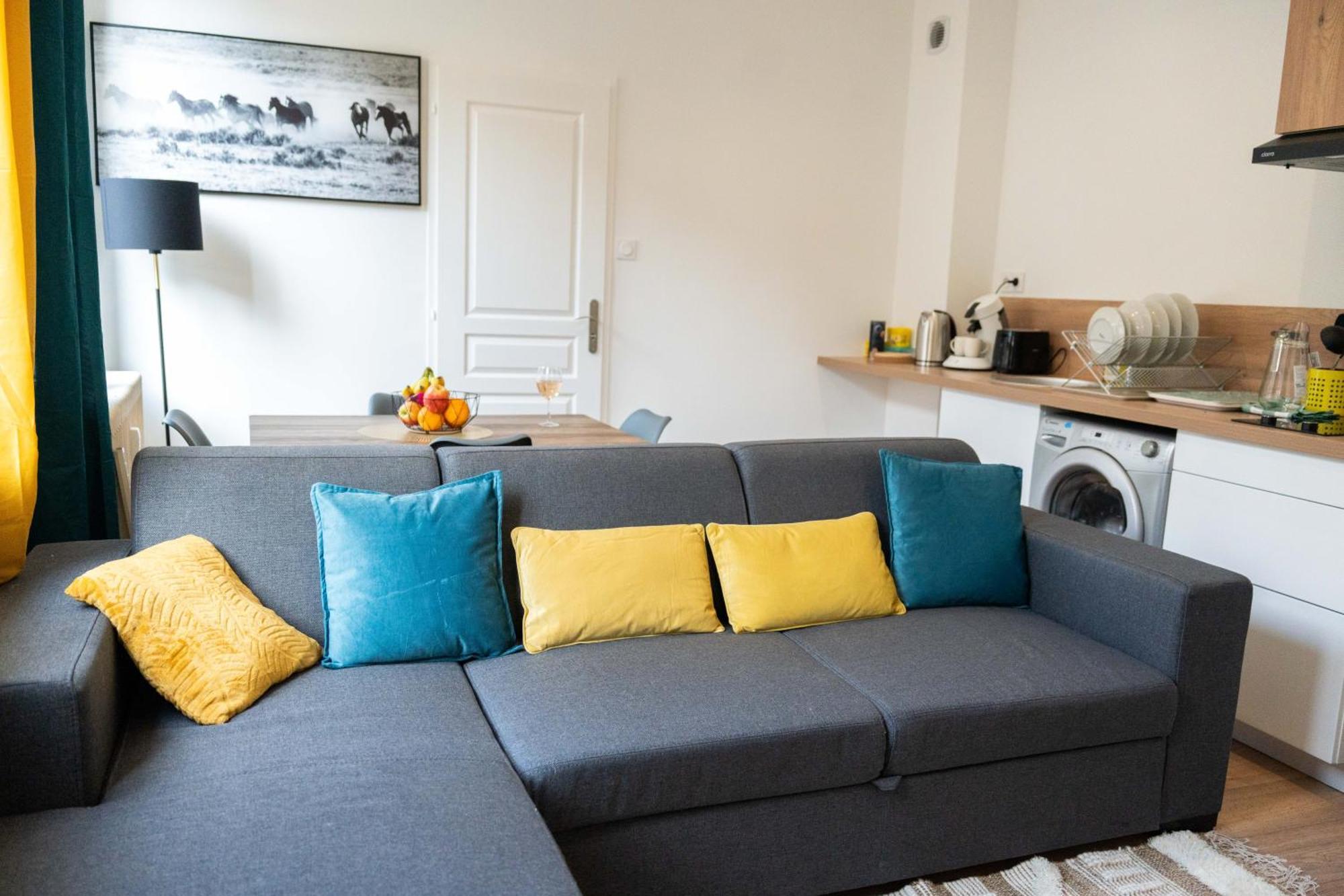Fougères Yellow Home מראה חיצוני תמונה
